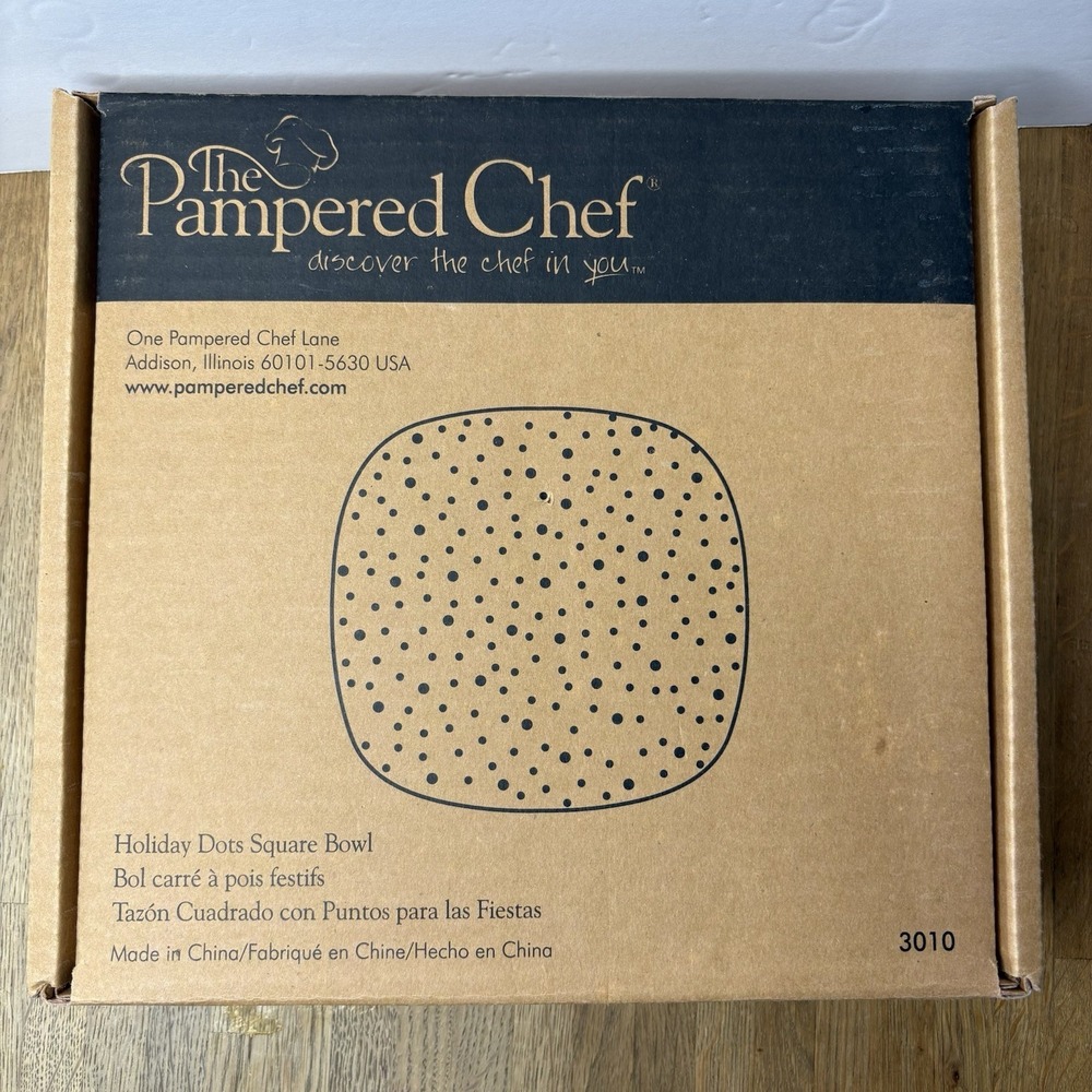 Pampered Chef Whimsical Red Green White Holiday Dots Square Glass 9.75" Bowl NIB